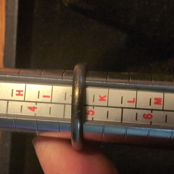 Black Rhinestone Teardrop Ring - Picture 8 of 8